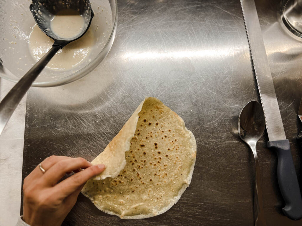 Crepes Vegane: Una Ricetta Veloce e Facile 5 crepes pronte per essere farcite